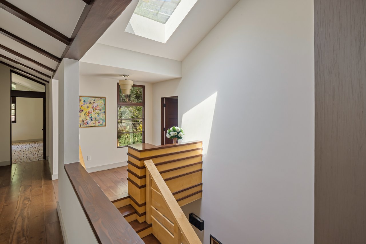 2669 Harlesden Ct, Hollywood Hills