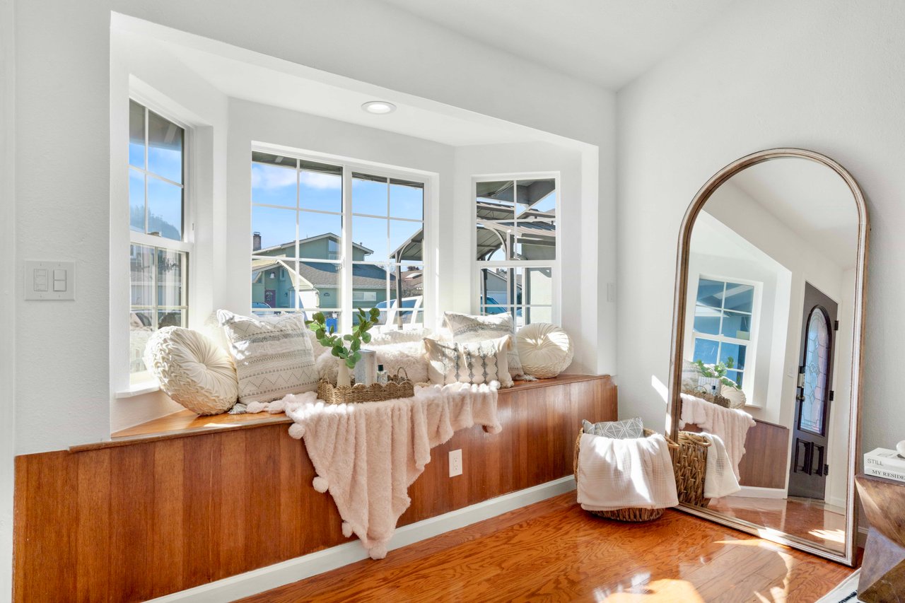 32490 Lake Temescal Ln