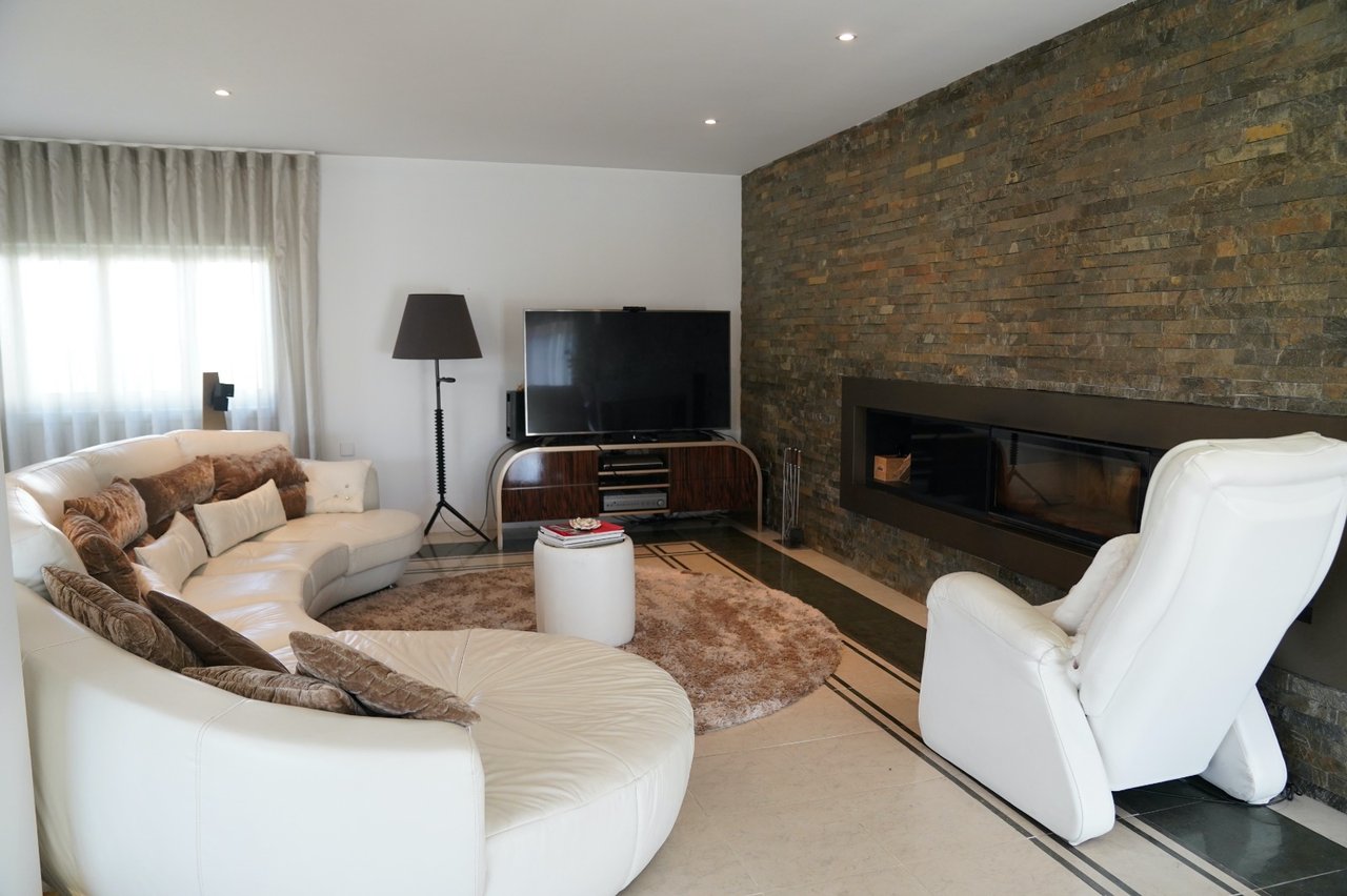 Spacious Three-Bedroom Villa with Swimming Pool and Tennis Court in Guardizela