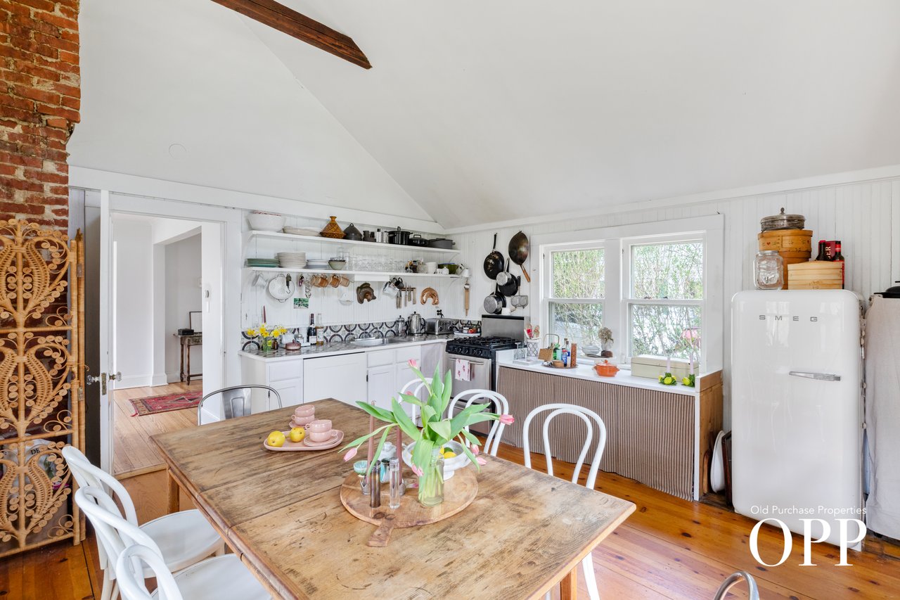 Early Bellport Charm Close to Everything