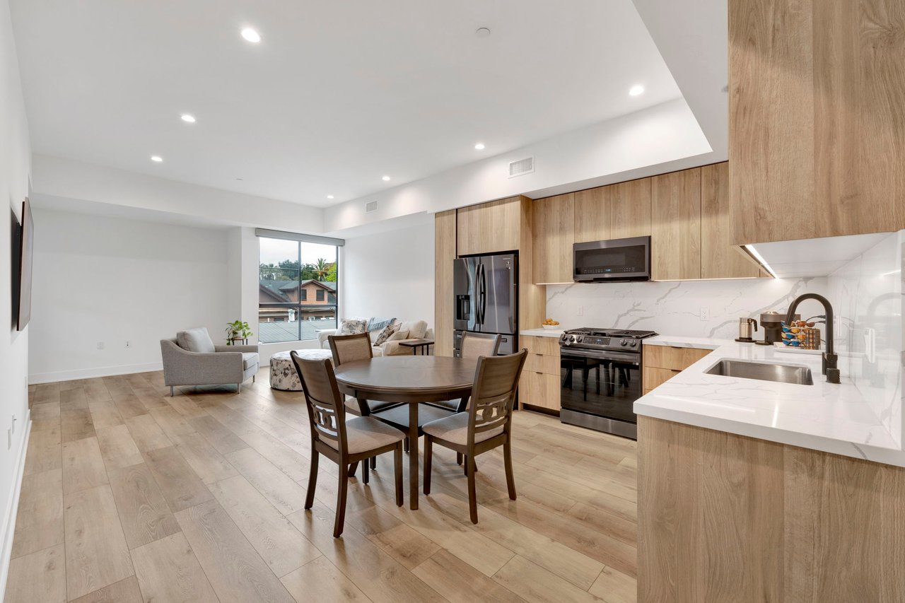 178 S Euclid Ave #301