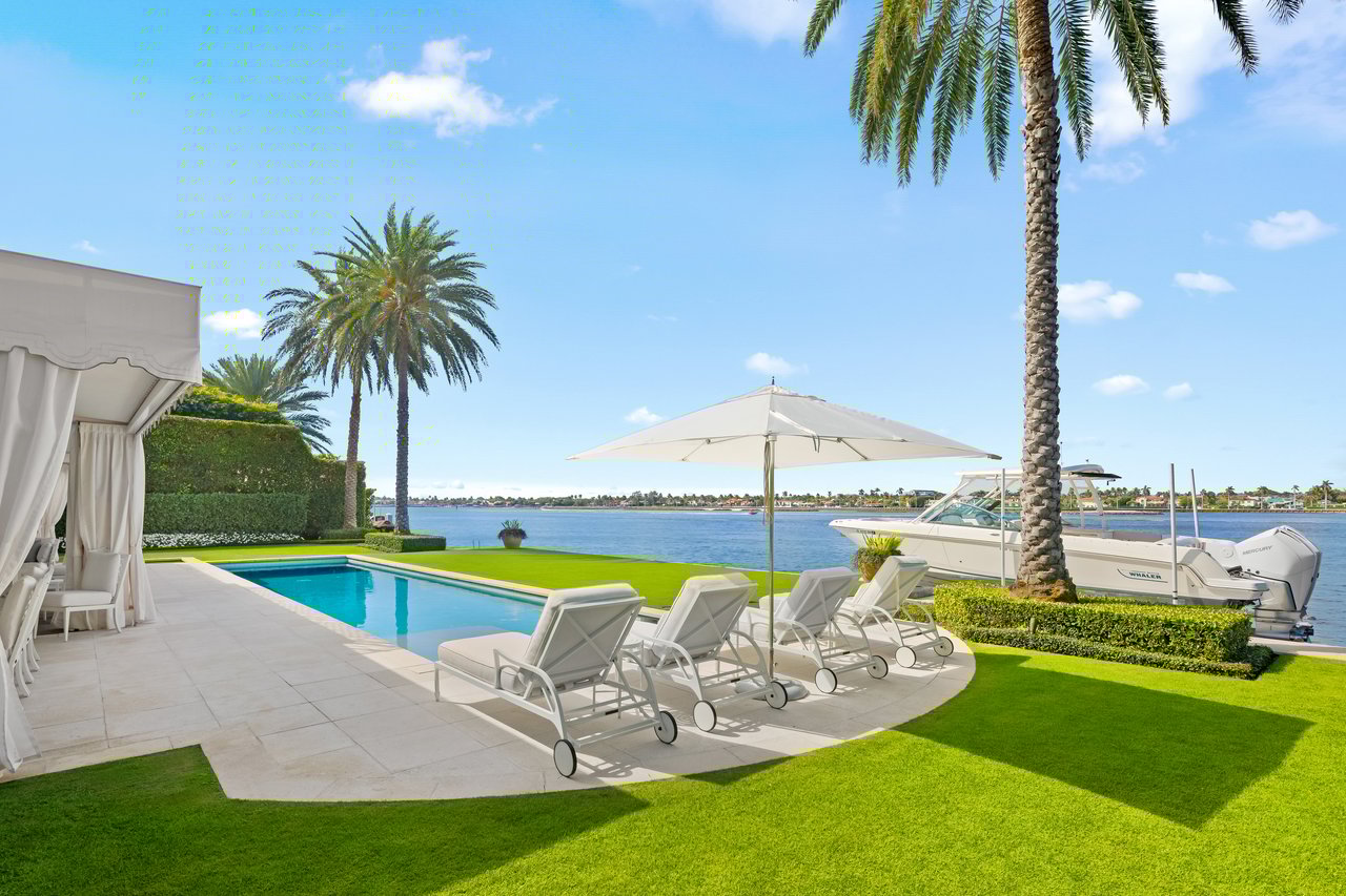 Georgian Waterfront Mansion on Everglades Island