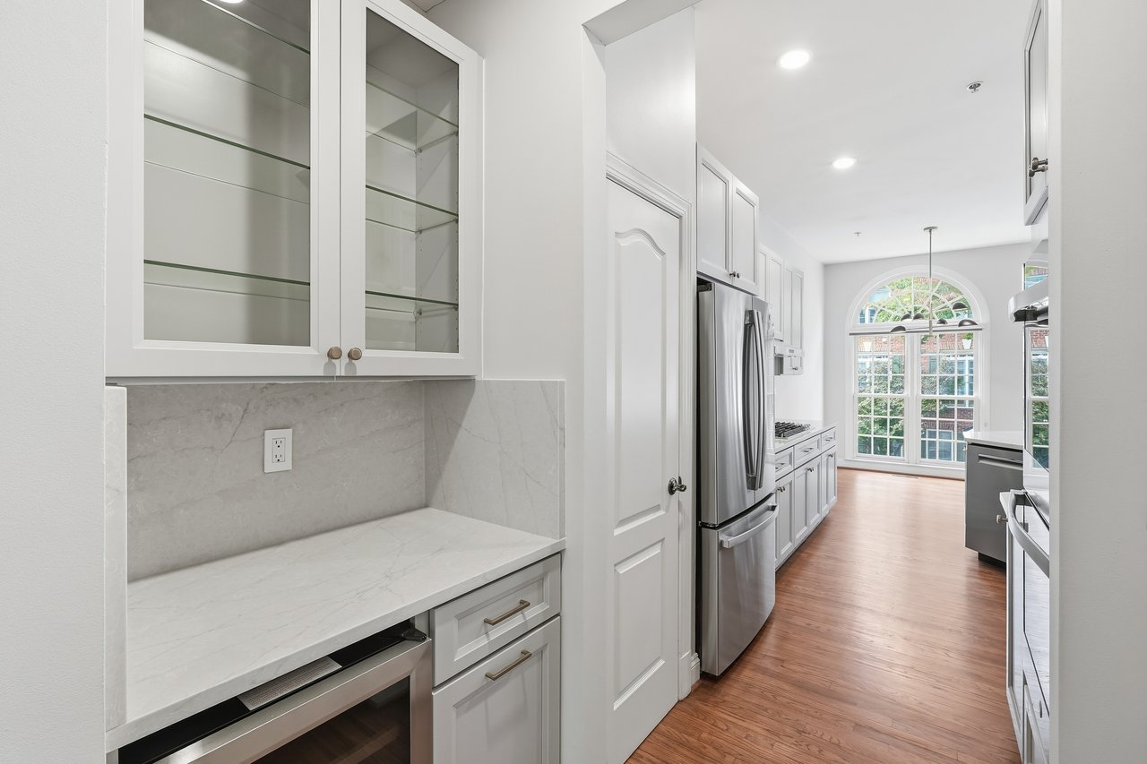 1627 Colonial Hills Drive