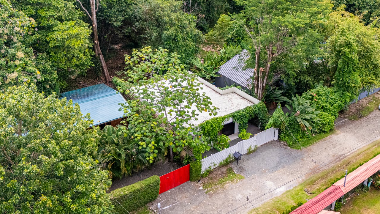 Modern Elegance Meets Tropical Lifestyle in Uvita