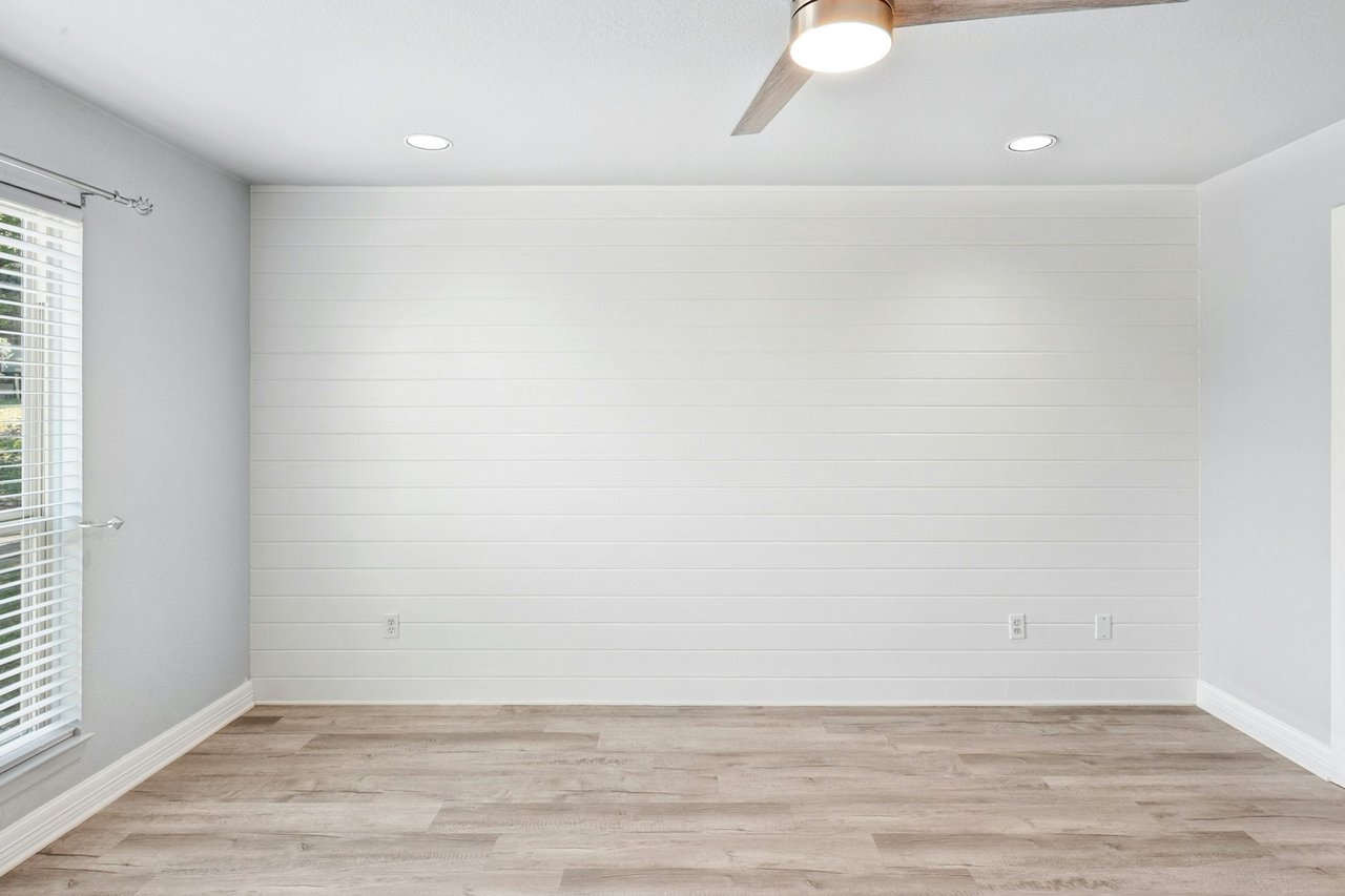 Horseshoe Bay Condo Just Listed!