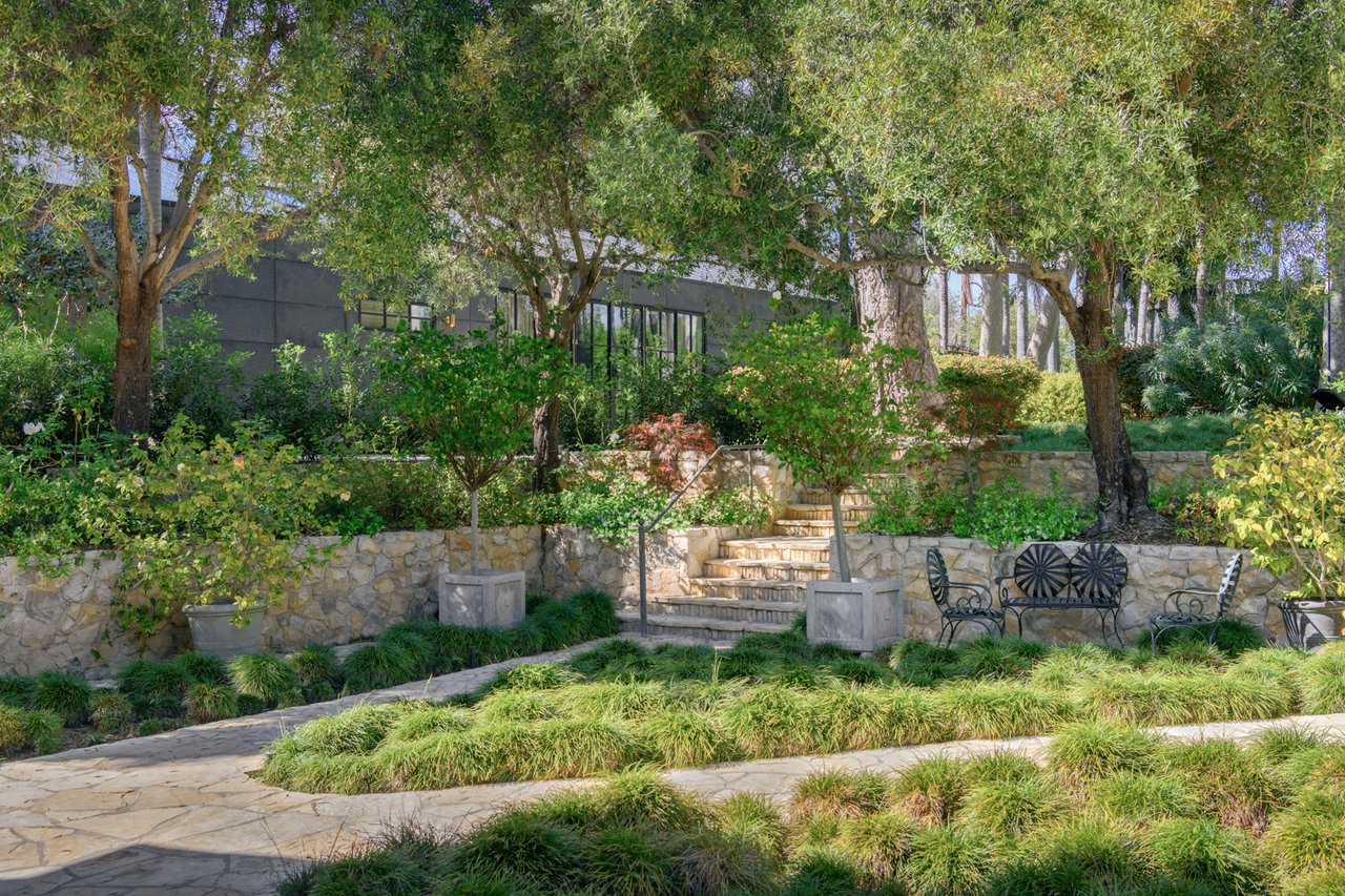 6625 Zumirez Dr
