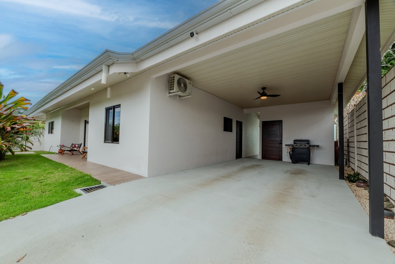Vista de la Montaña House - Beautiful residence in the desirable Finca Los Alfaro - Quepos