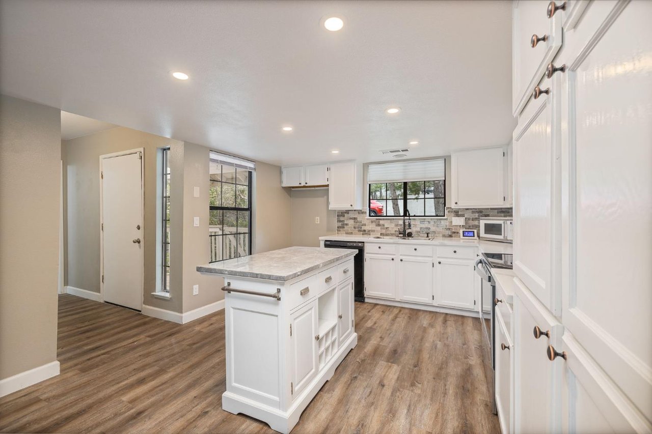 50850 Smoke Tree Trl, 