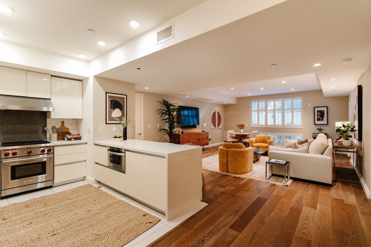 441 S Barrington Ave Unit: 109, Brentwood 