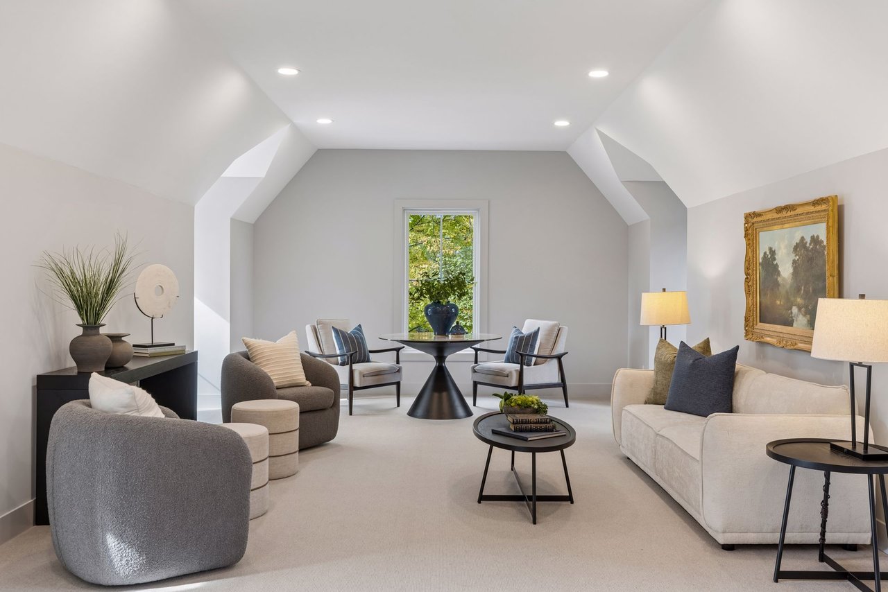 4909 Rolling Green Pkwy, Edina