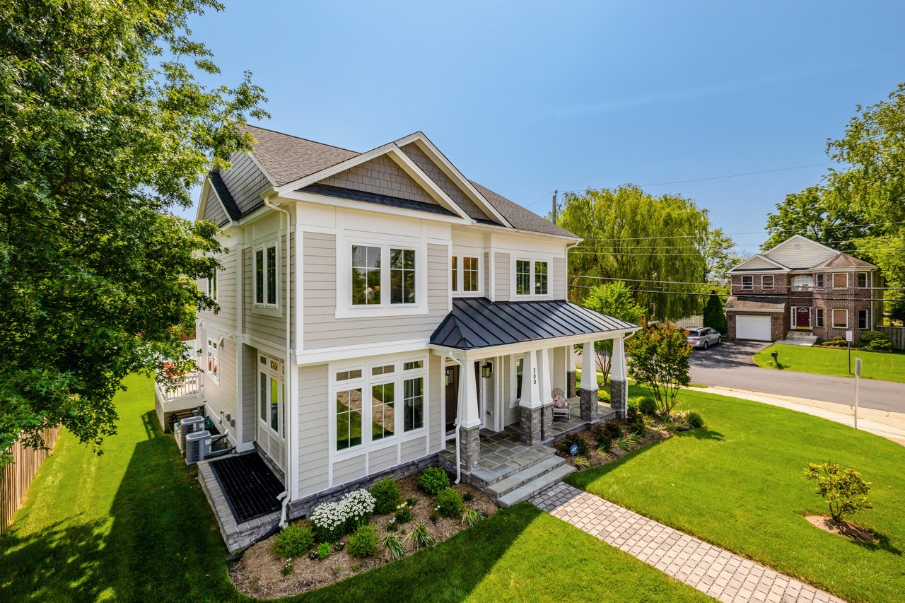 300 Jade Ct NW