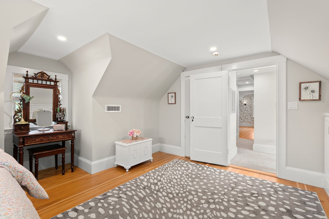 3 Essex Rd