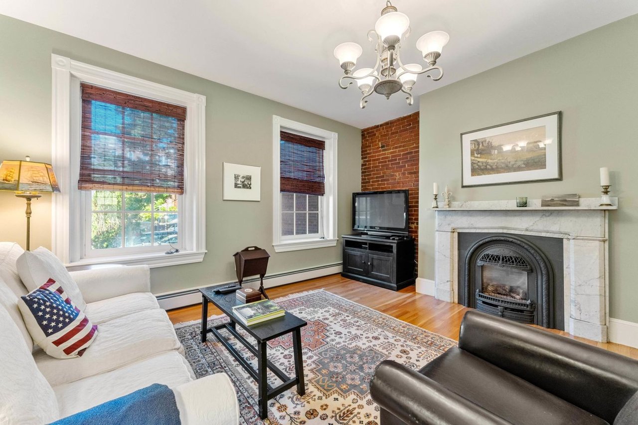 2 Wallace Ct