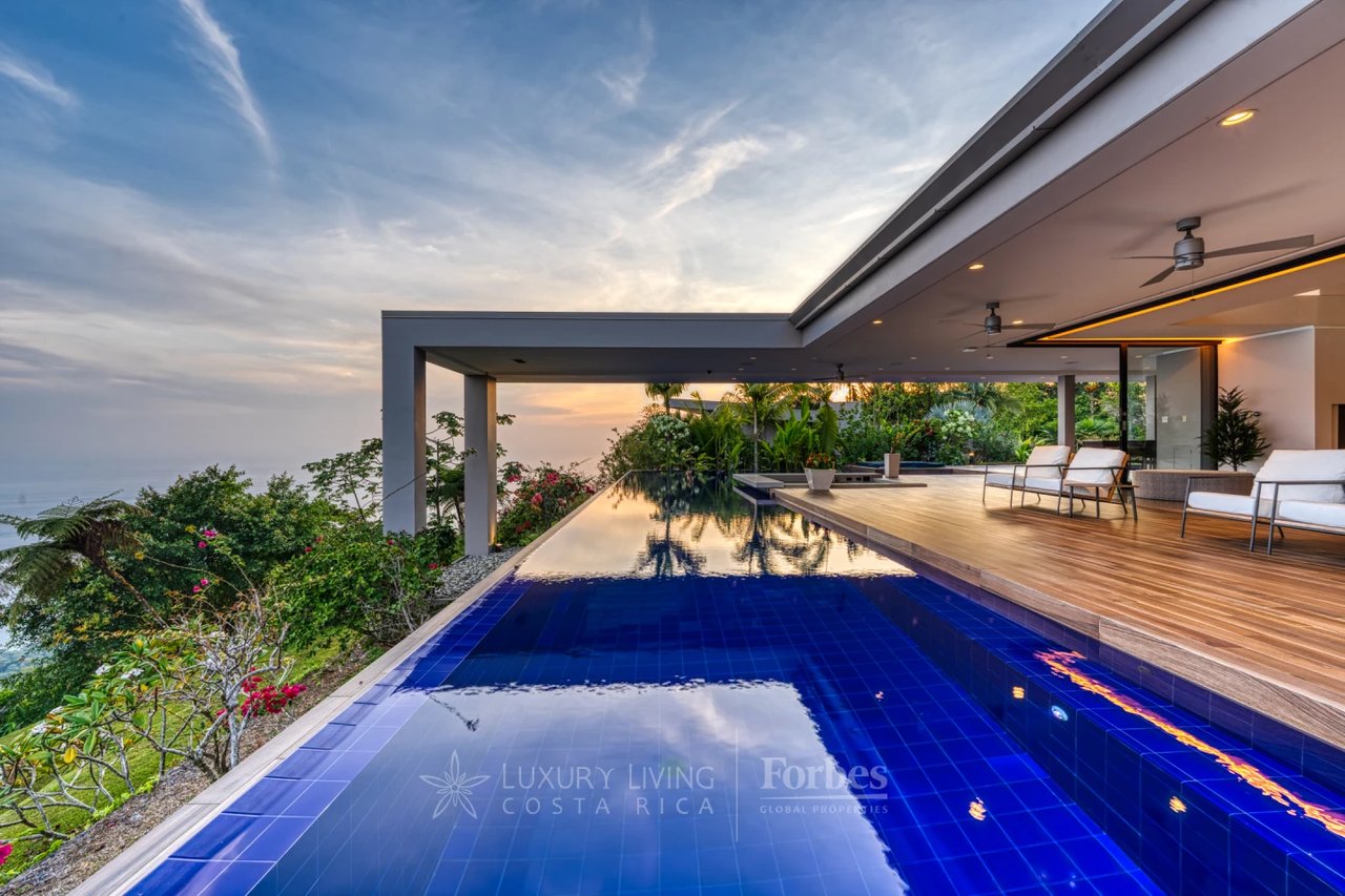 6575 - Dominical Contemporary Mansion