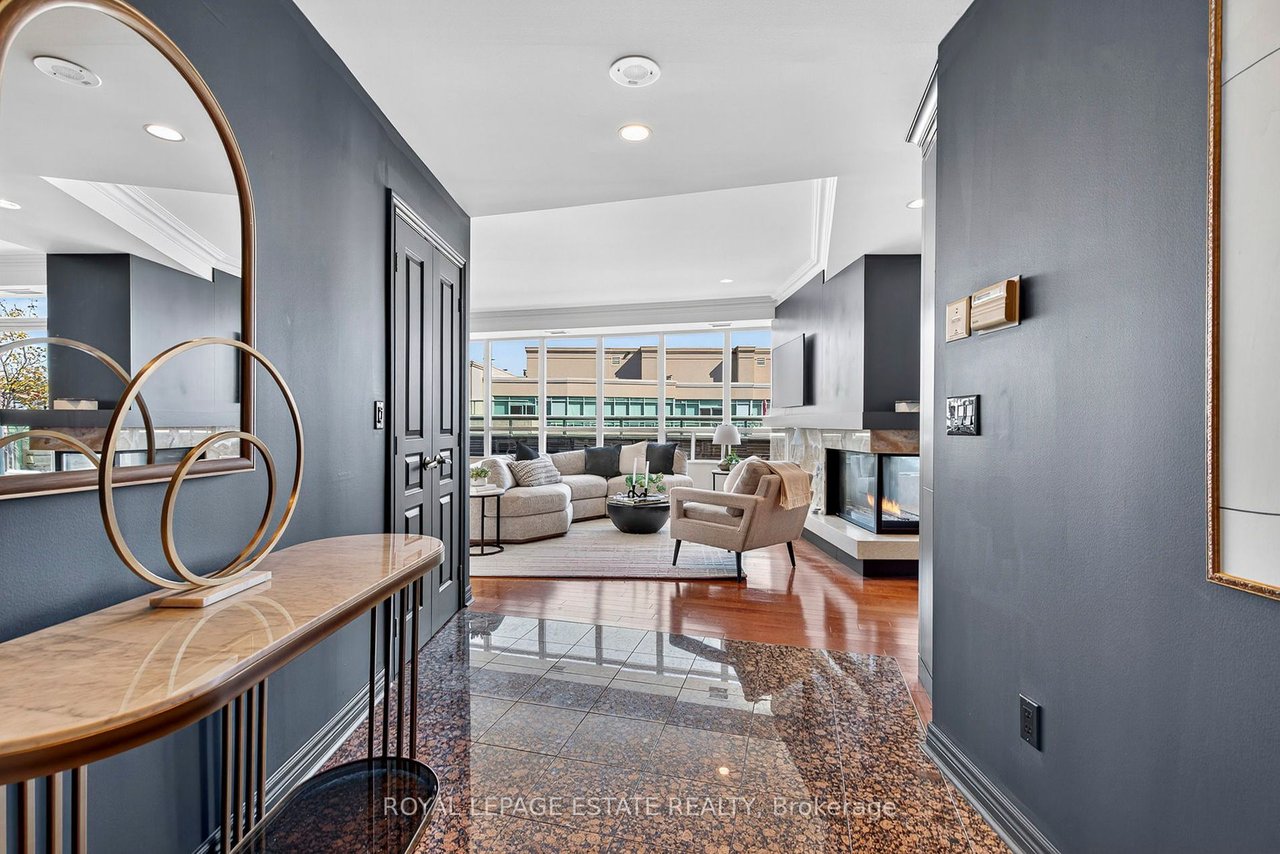PENTHOUSE MADE FOR WATERFRONT LIVING