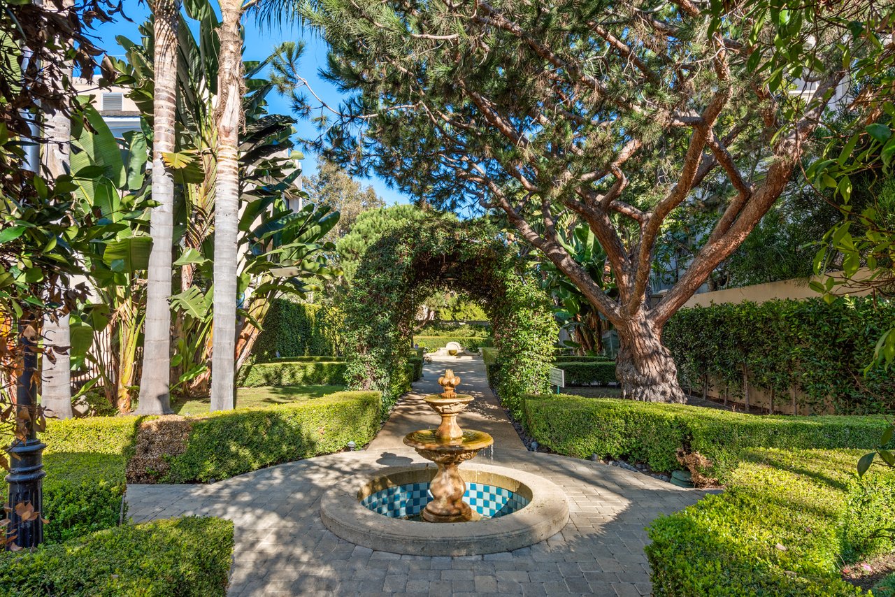 145 Channel Pointe Mall