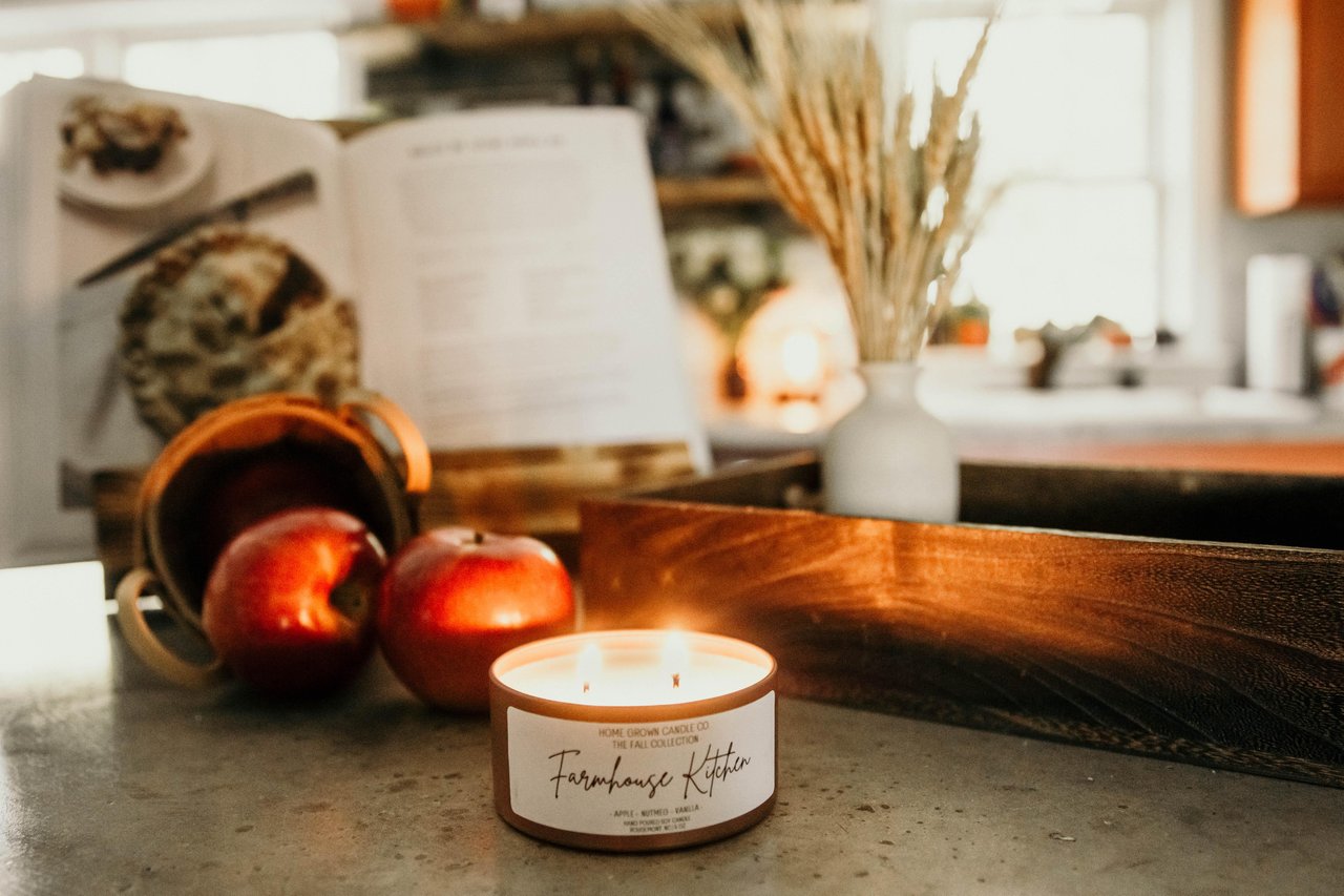 Apple, cinnamon and vanilla fall home fragrance