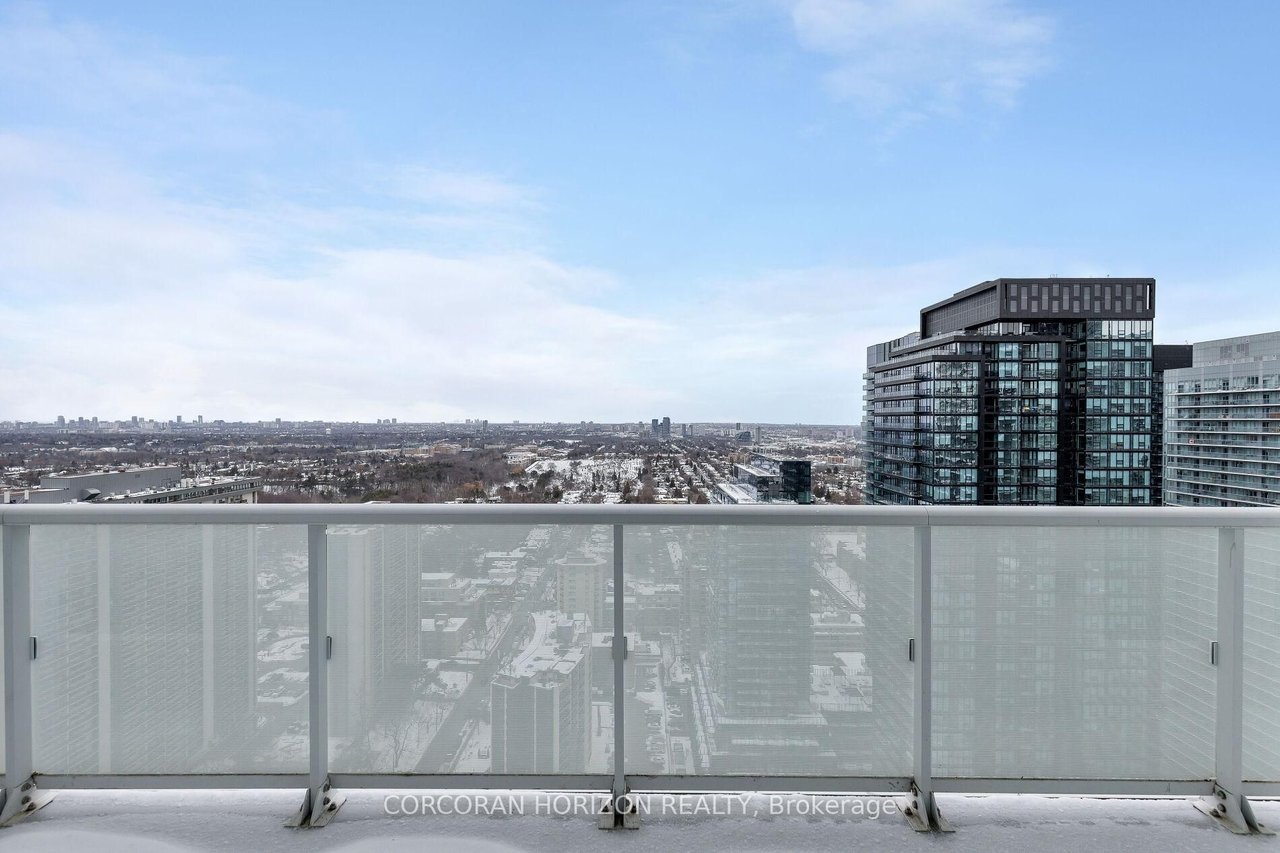 PENTHOUSE OPULENCE BY THE EGLINTON LRT