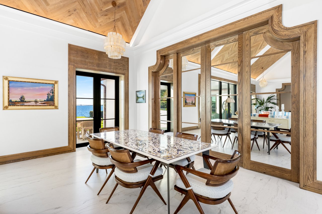 Dutch Colonial Direct Waterfront