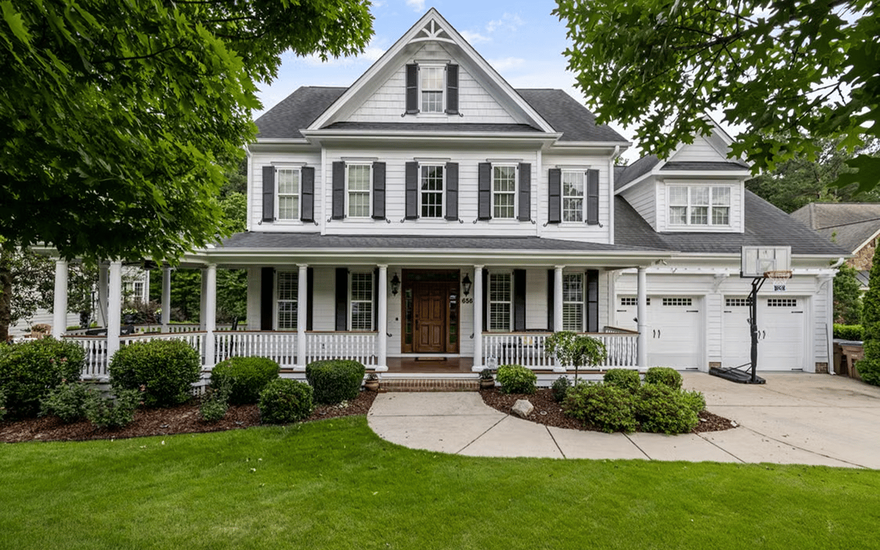 Designing a Wraparound Porch for a Colonial Home in Cohasset