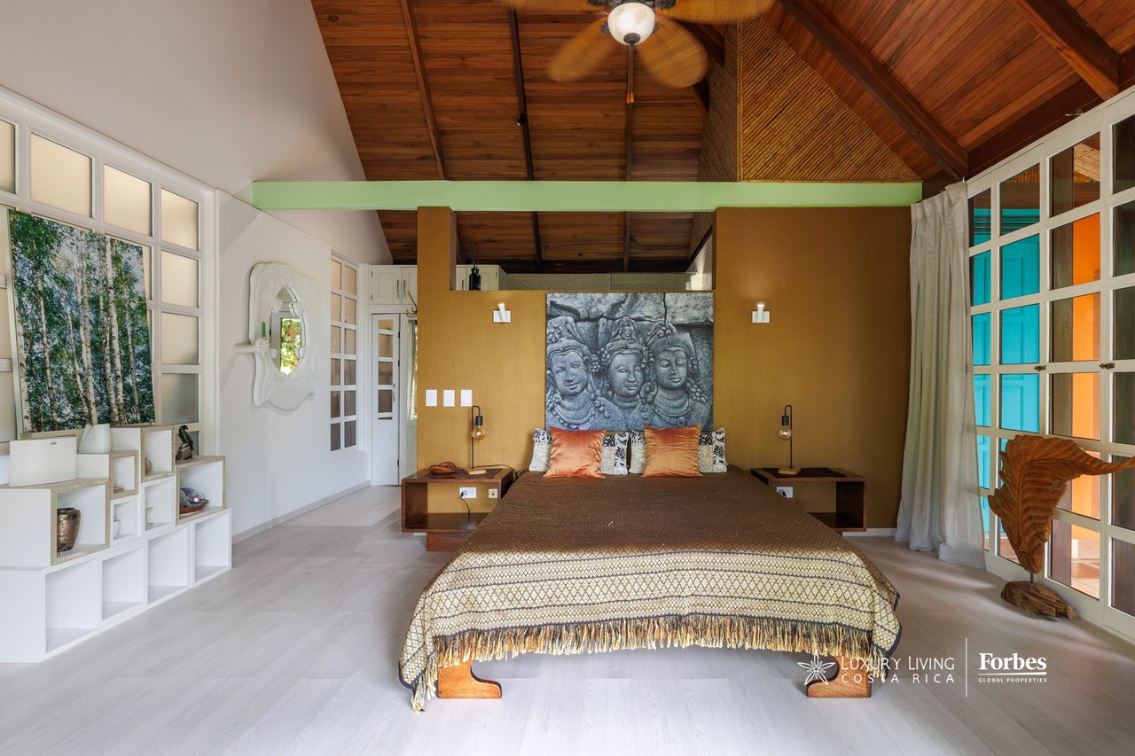 21476 - House: Balinese-Inspired Luxury Home for Sale in Atenas