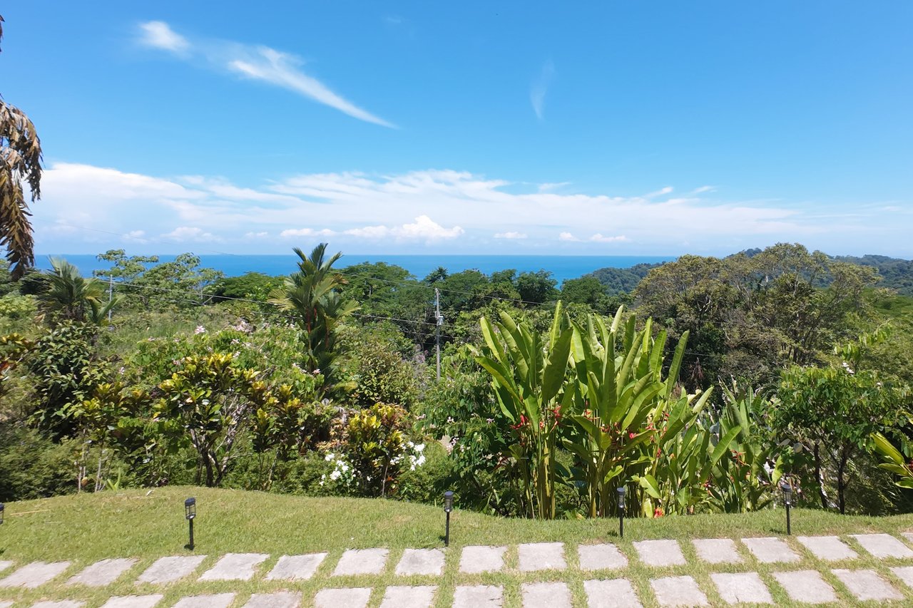 Stylish 4 bedroom home in the popular Dominicalito community, 7 minutes to the beach
