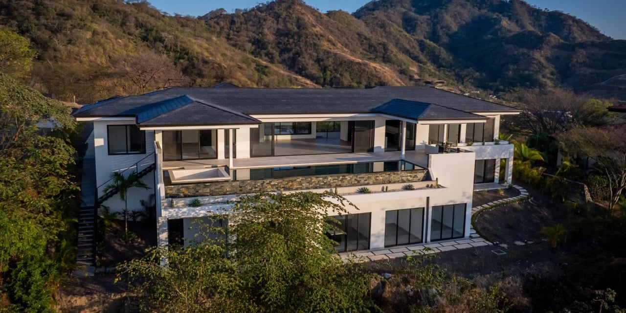 Luxury Living with Panoramic Ocean Views
