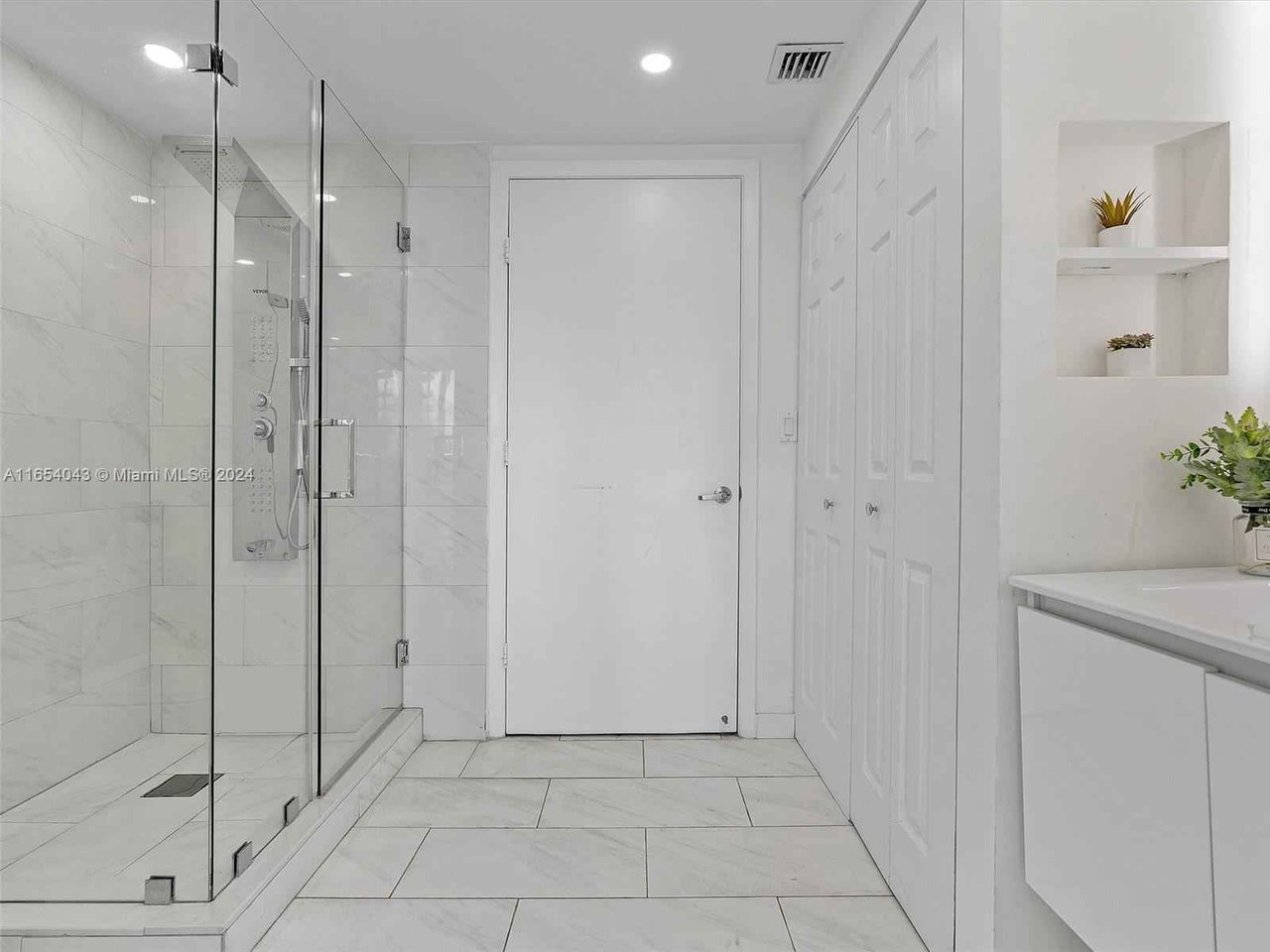 495 Brickell Ave Unit BAY707