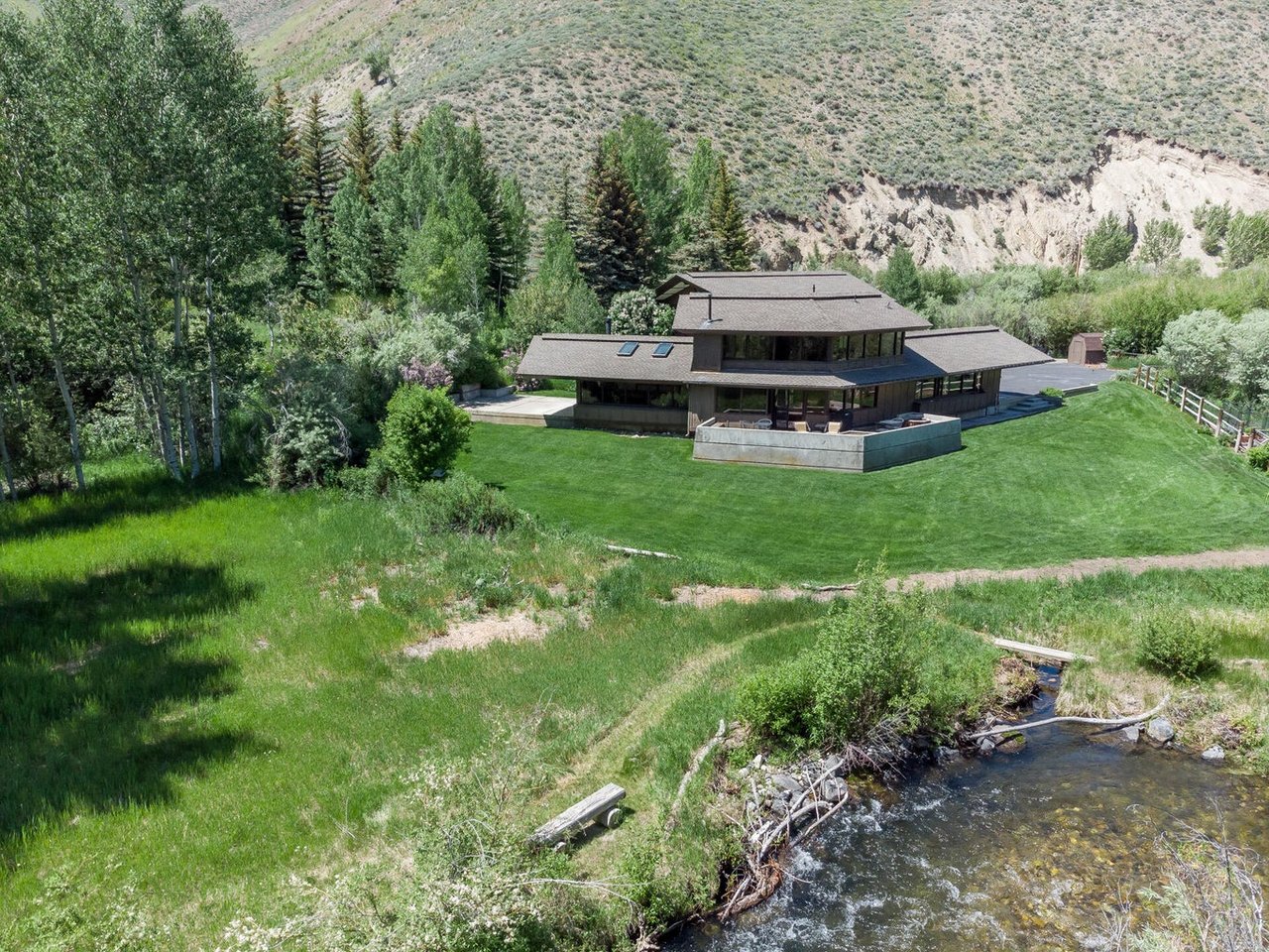  102 Hyndman View Dr
