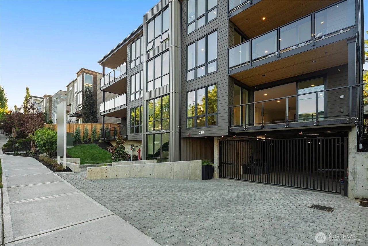 238 4th Avenue #300