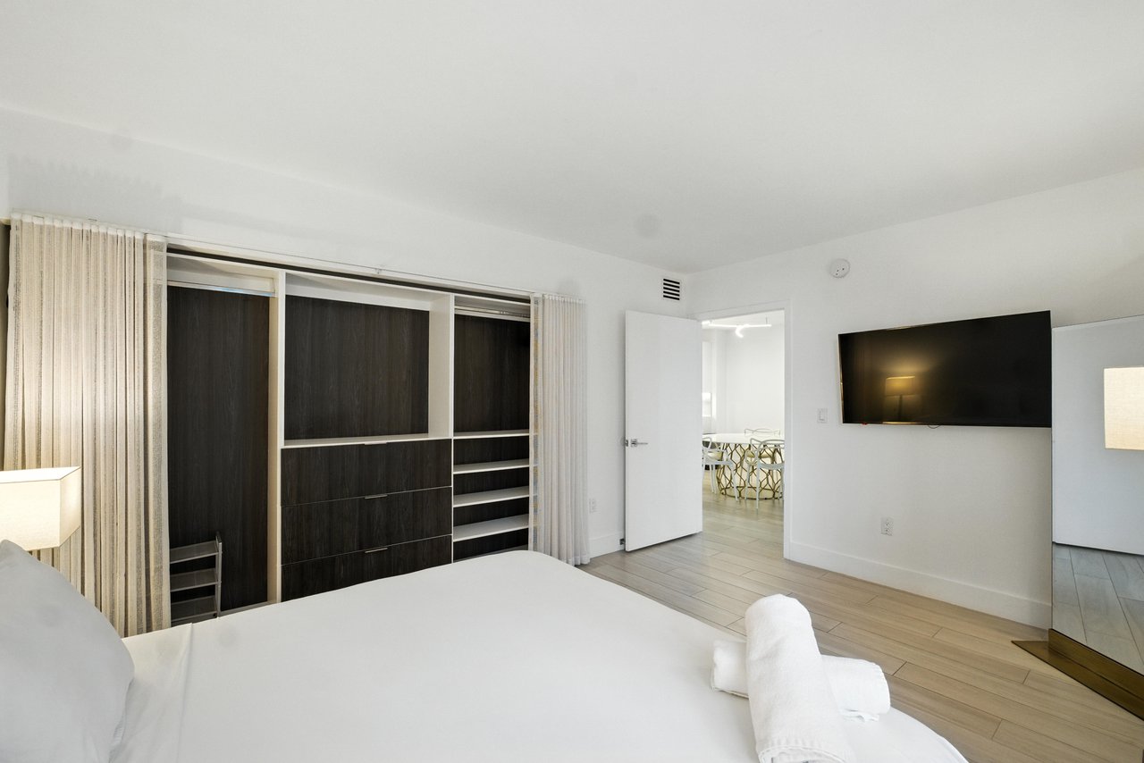 2301 Collins Ave #318  
