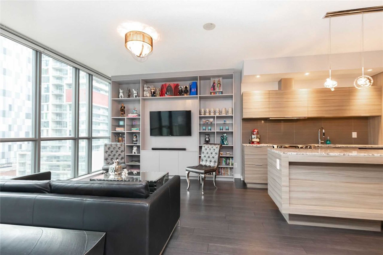 8 Charlotte St 1004
