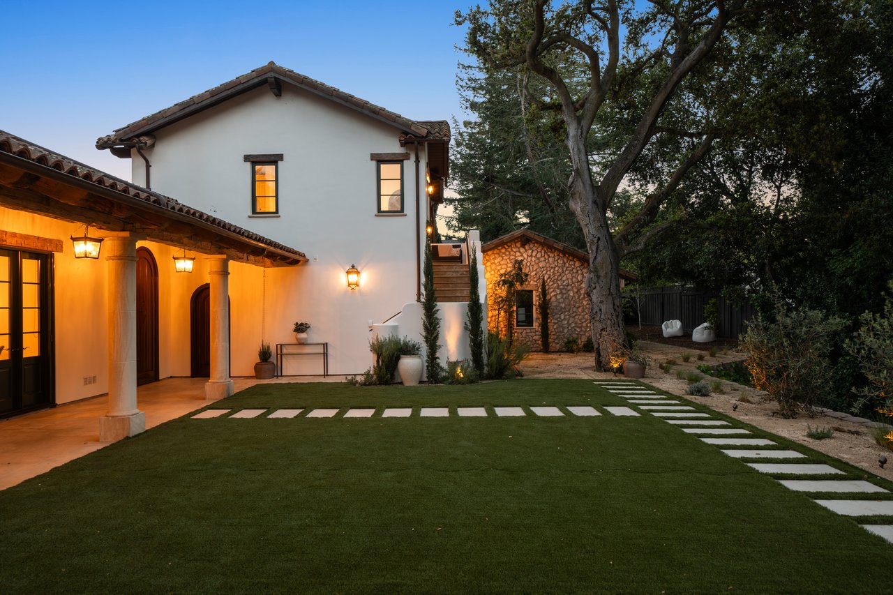 893 Laverne WAY