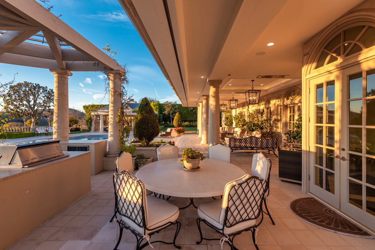 996 Vista Ridge Lane