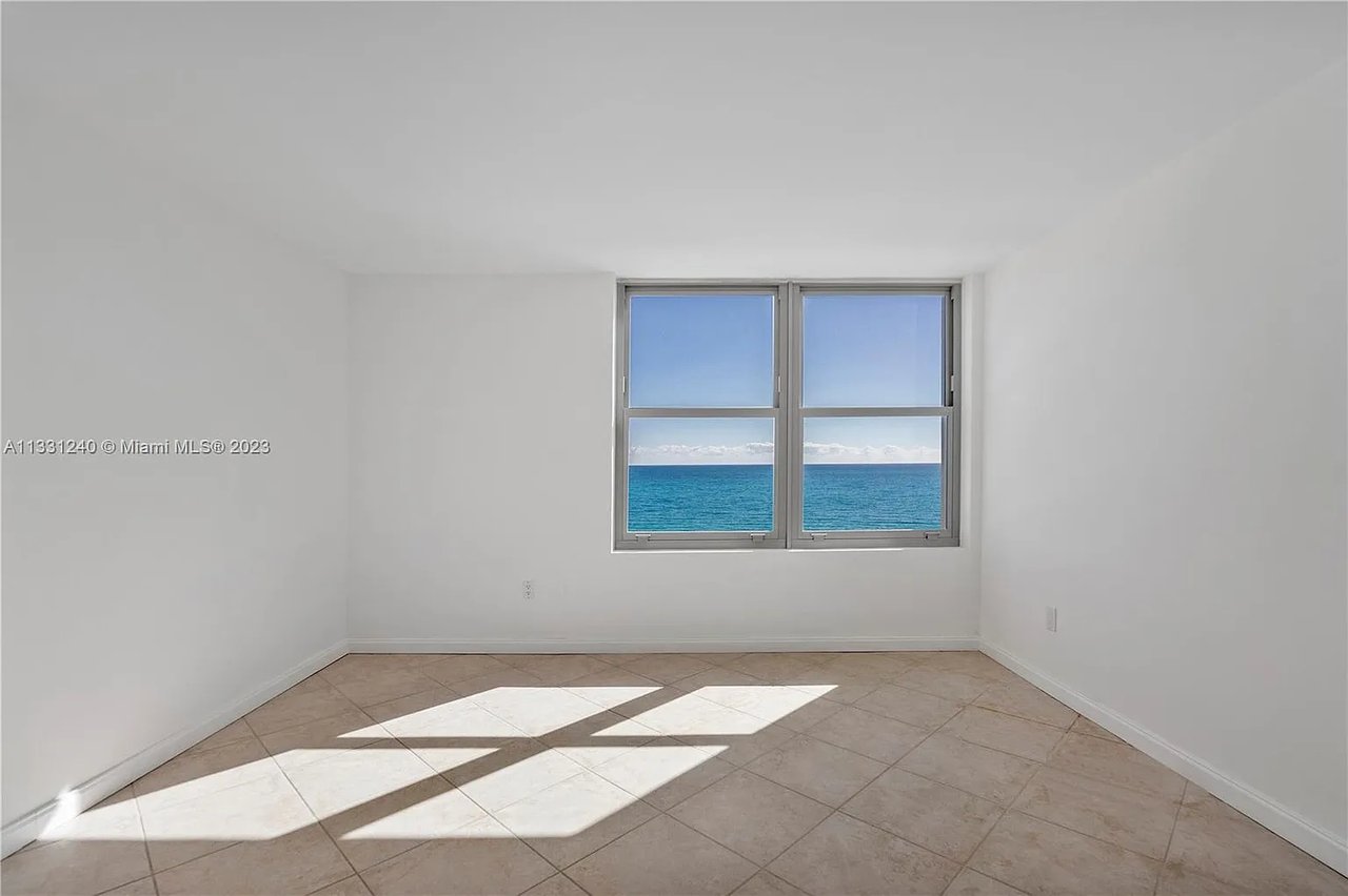 2899 Collins Ave APT 1429