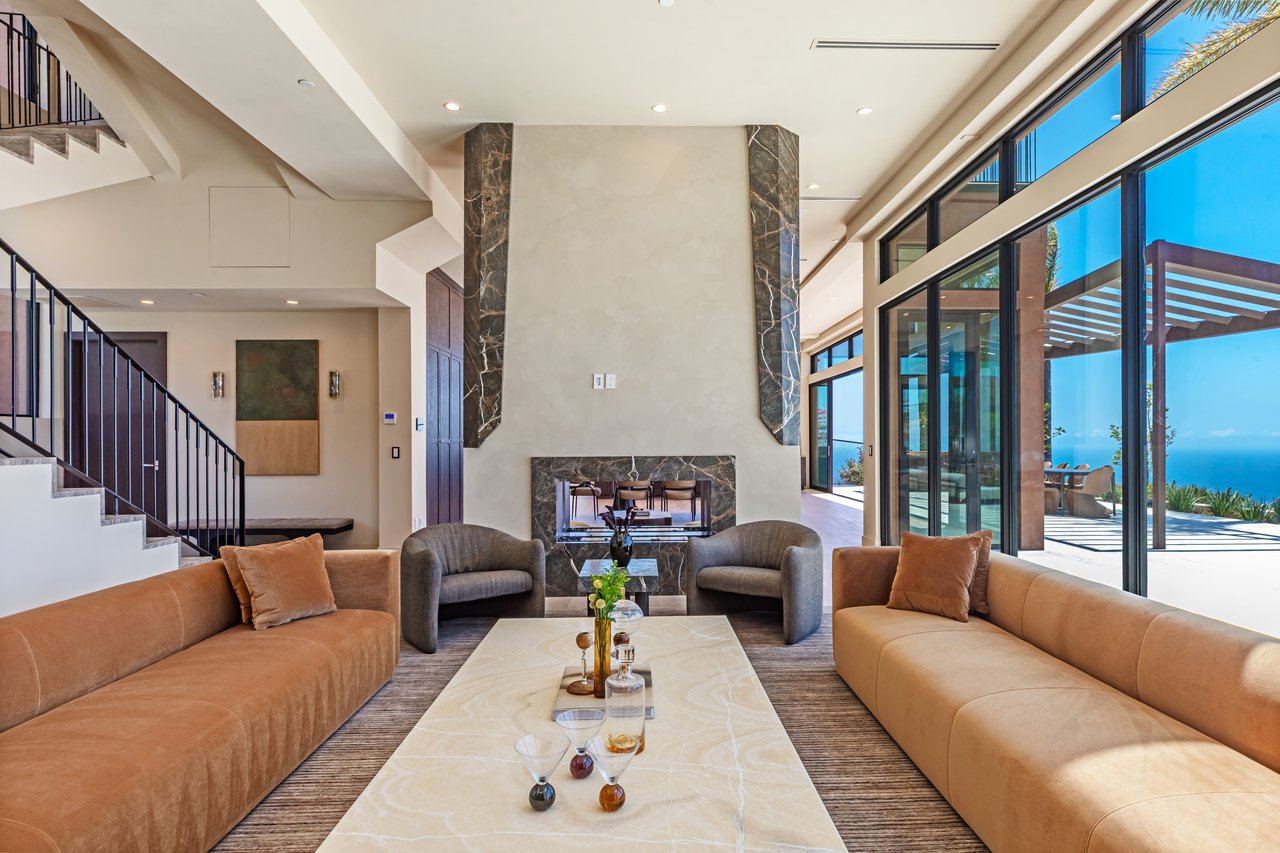 4346 Avenida De La Encinal