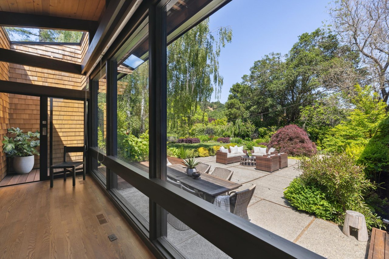 Don't miss this Mid Century Modern designed to blur the lines of indoor/outdoor living!