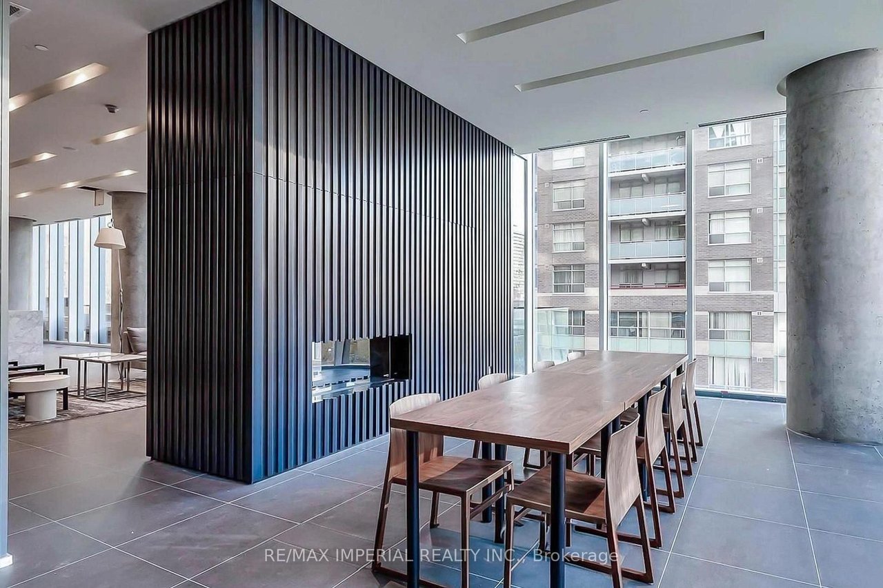 LUXURY SOUTHWEST PENTHOUSE