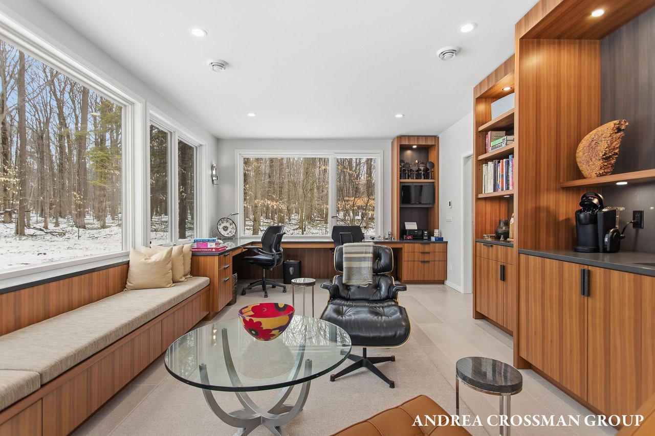 6919 Bendemeer Drive