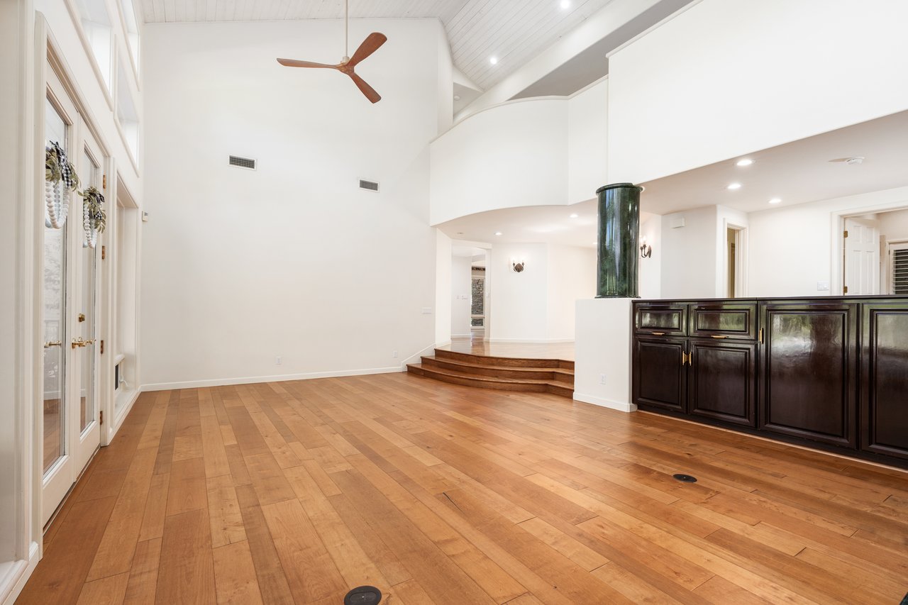 7285 N San Pedro Ave