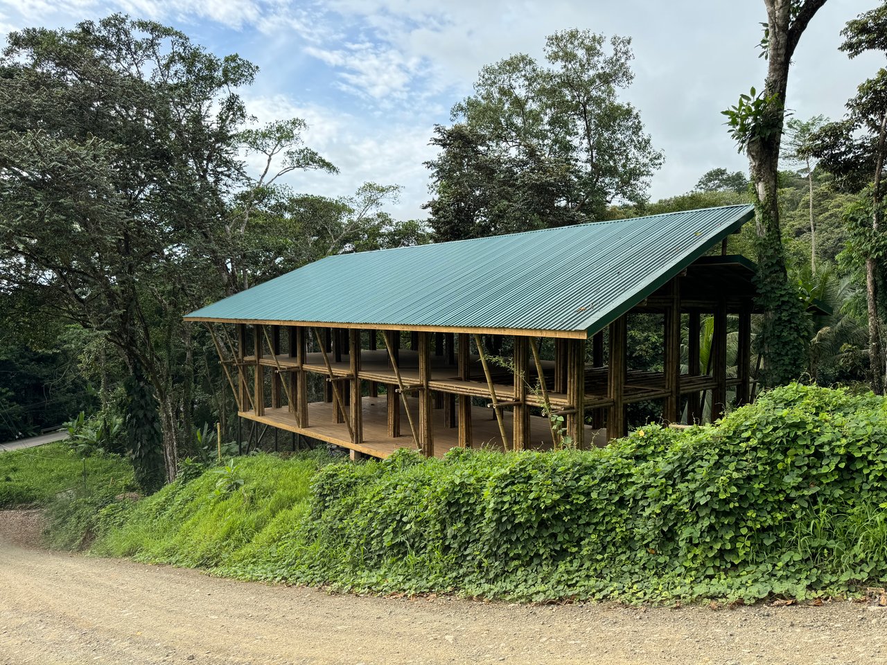 0.69 ACRES – Bamboo And Wooden Commercial Building On The Paved Coastal Highway Between Uvita And Ojochal!!!