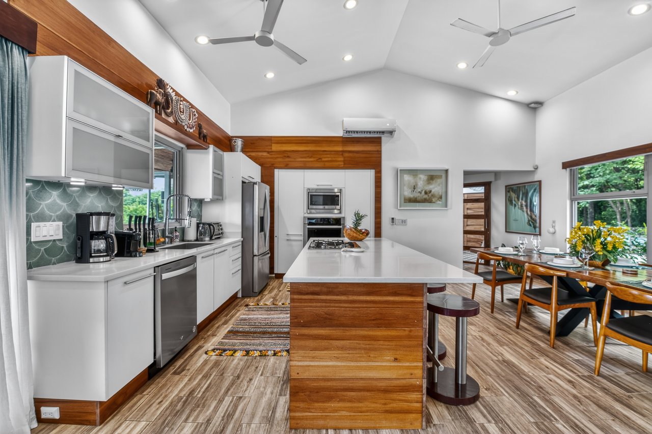 Casa Pochote | Artisan Luxury Villa in Tamarindo | Pool, Jacuzzi & Langosta Beach Club Membership Included