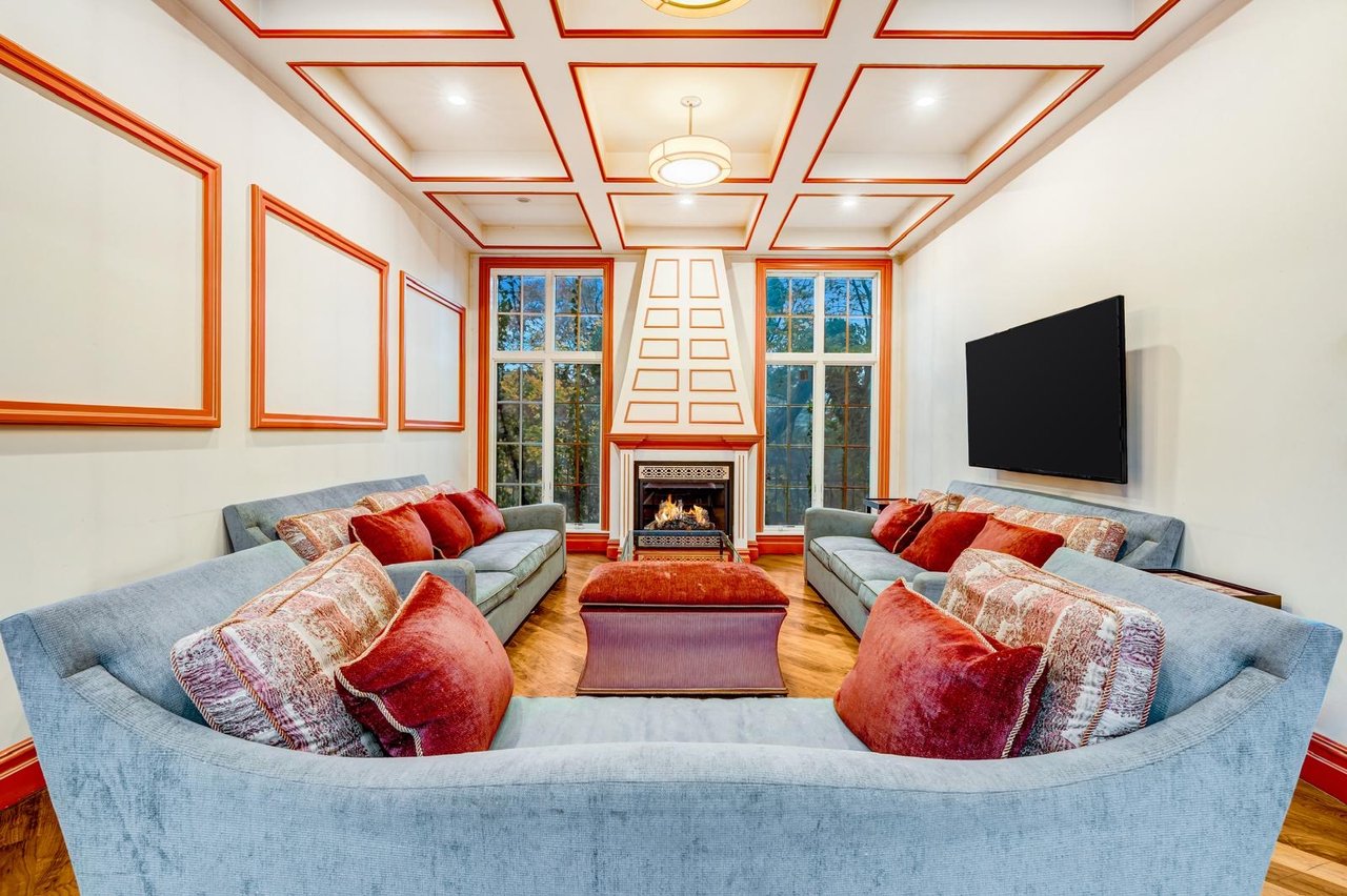 850 E 23rd Street private house