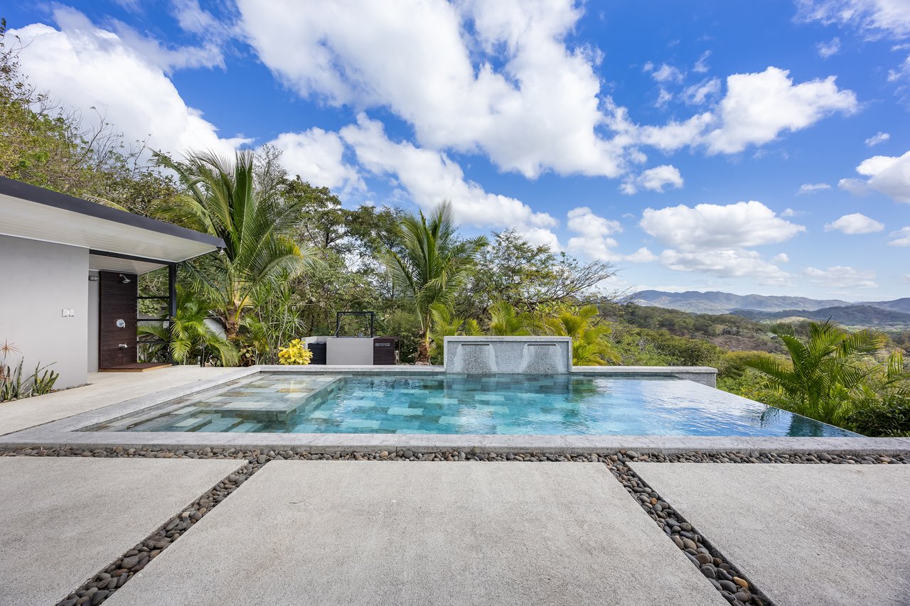 Corona Del Cabo 4 | Main Home + Guest House with Views & Pool – Playa Grande