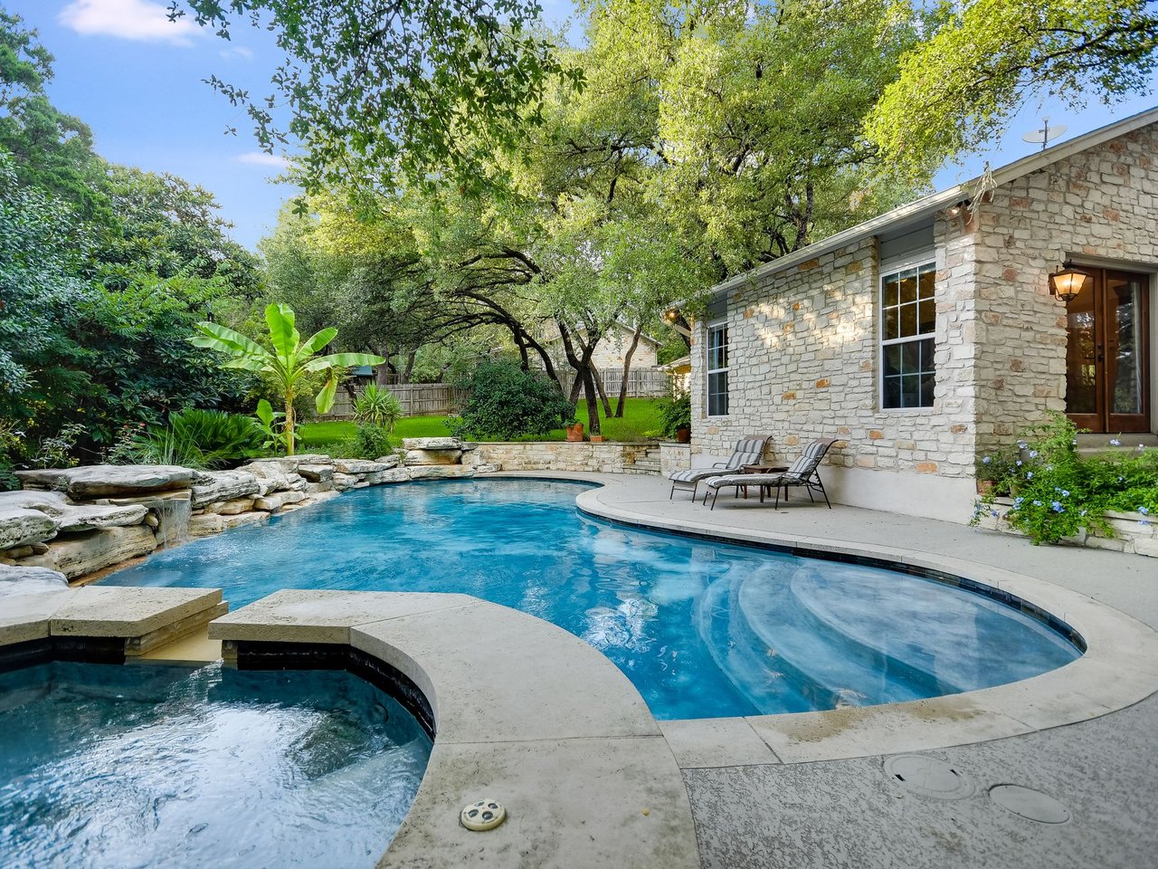 Tranquility in The Heart of Rollingwood