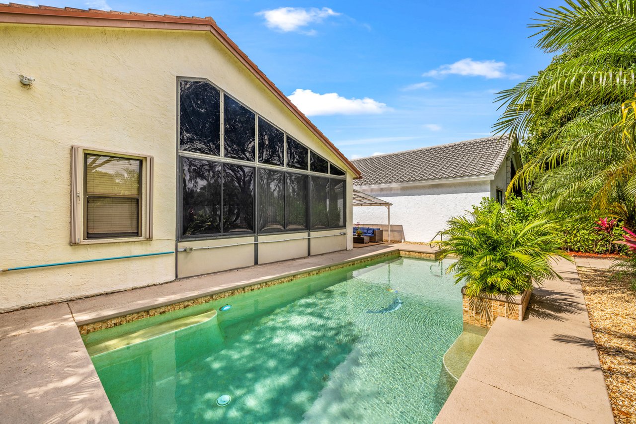 10056 Lexington Cir N