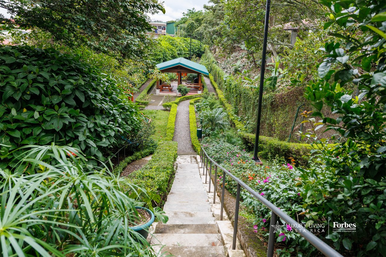 21469 - Contemporary penthouse for sale, spacious rooms and terraces