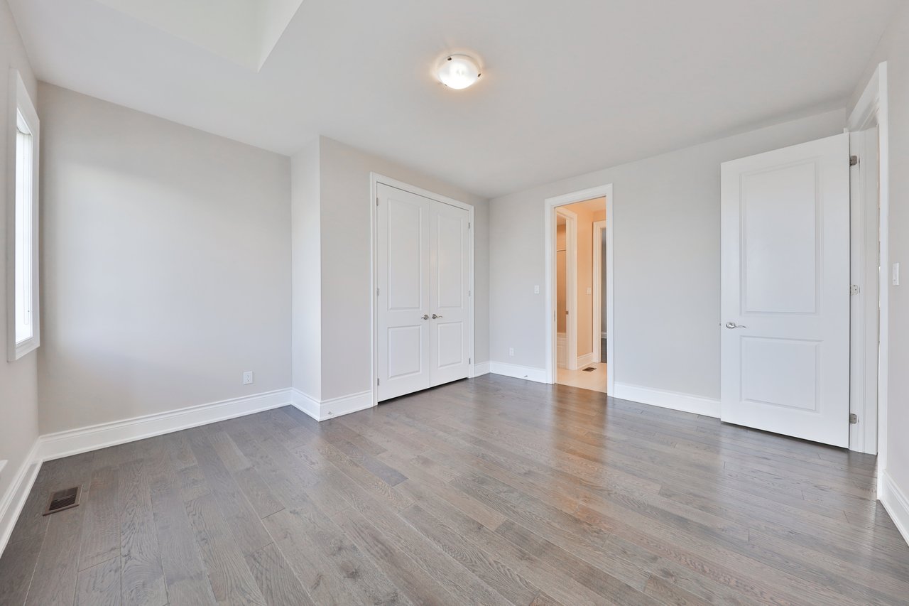 2163 Vineland Crescent, Oakville