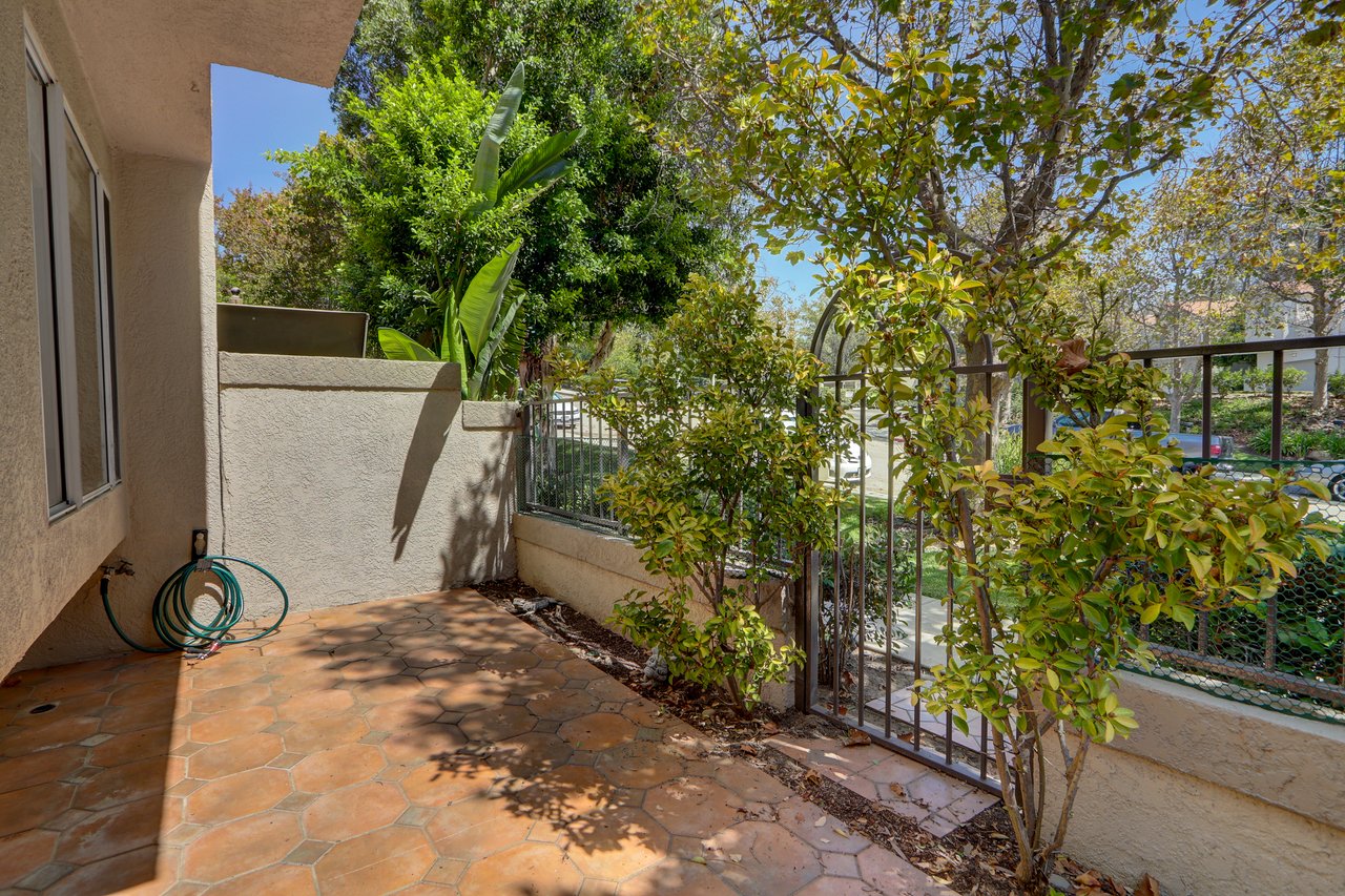 22303 Golden Canyon Cir