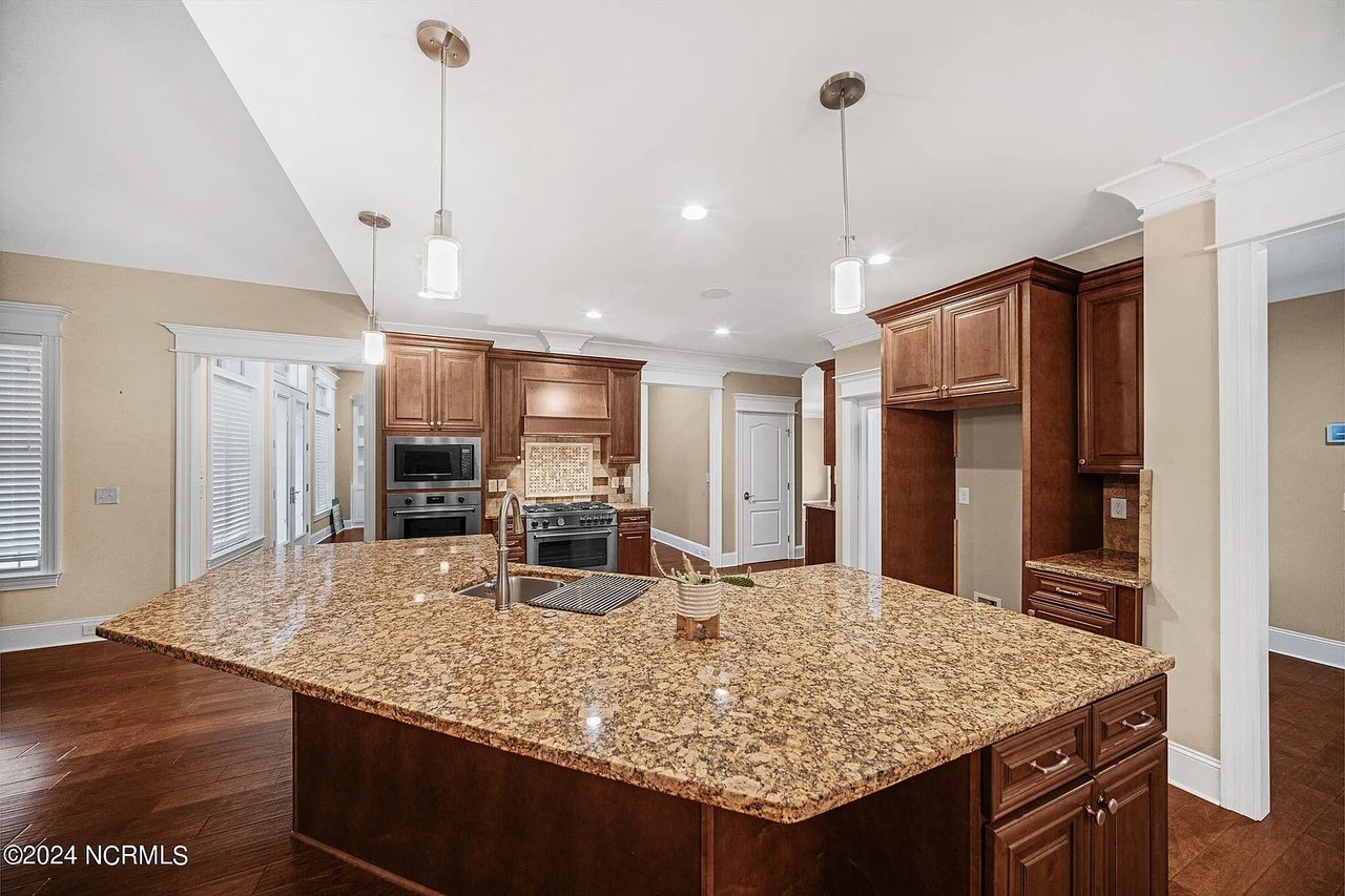 3441 Autumn Leaves Dr